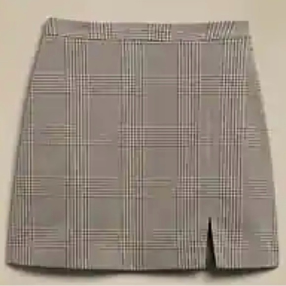 Notch front mini skirt - Picture 3 of 9